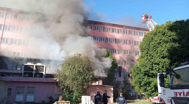 Adana'daki yangın devam ediyor, işçiler kurtarıldı