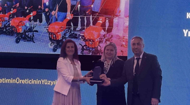 Adana'ya tarımsal alanda en fazla faaliyet yapan il ödülü