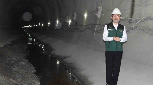 Bakan Yumaklı, yıllık 240 milyon metreküplük suyu Reyhanlı Barajı'na aktaracak 'Karasu regülatörü ve derivasyon kanalı' inşaatında incelemelerde bulundu