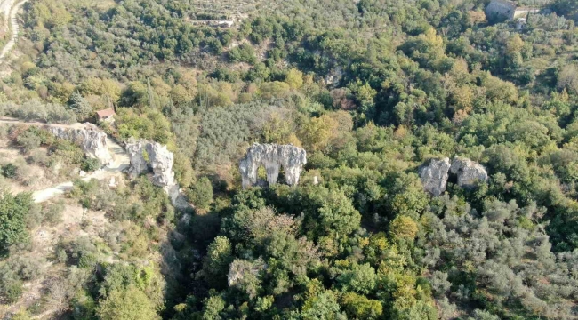 Deprem, devasa taşlarla inşa edilen su kemerini yok etti