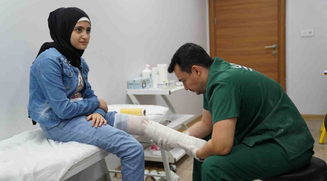 Depremde kaybettiği bacağına protezle kavuştu: 13 yaşındaki kızın artık tek hedefi doktorluk