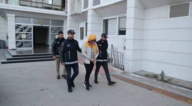 Dolandırıcılıktan Interpol tarafından aranan şahıs Mersin'de yakalandı