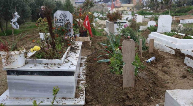 Enkaz başında cebindeki bisküviyle yürekleri dağlamıştı, bisküviyi yediremediği oğlunun yanına gömüldü