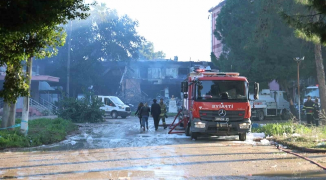 Eski devlet hastanesinde çıkan yangında 20 saat geride kaldı