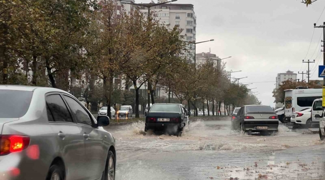 Kahramanmaraş'ta şiddetli yağış su taşkınlarına neden oldu