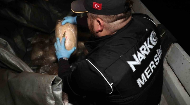 Mersin'de bir tırda 22 kilo 300 gram esrar ele geçirildi