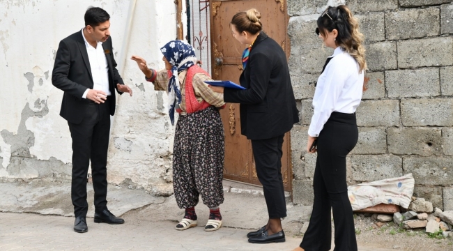 Osmaniye'de Mobil Halkla İlişkiler birimi, vatandaşların beklenti ve taleplerini dinliyor