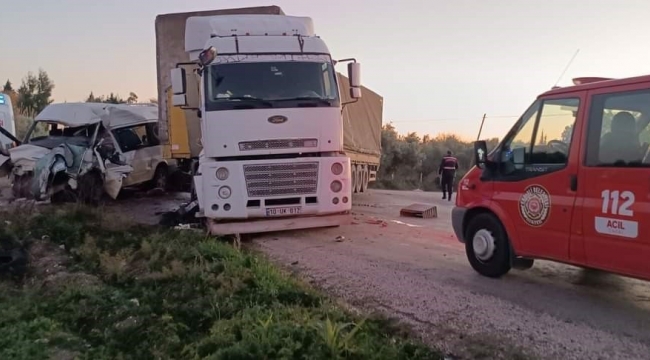 Osmaniye'de tır ile minibüs çarpıştı: 2 ölü, 2 ağır yaralı