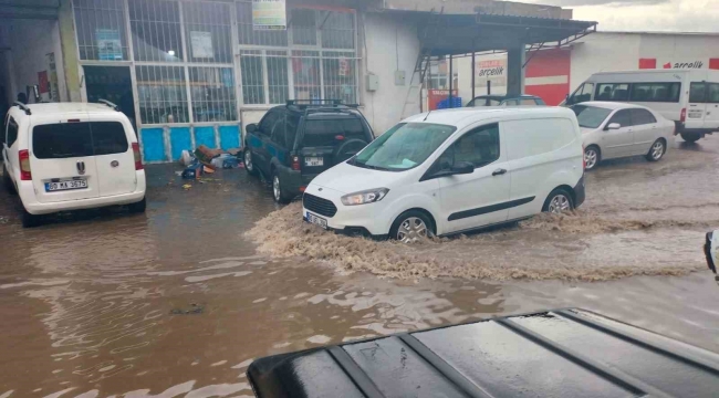 Osmaniye'de yağmur sonrası Düziçi Küçük Sanayi Sitesi göle döndü