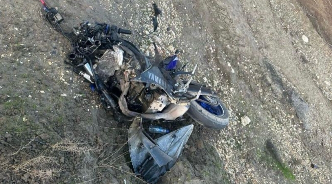 Pikap ile motosiklet kafa kafaya çarpıştı: 1 ölü, 3 yaralı