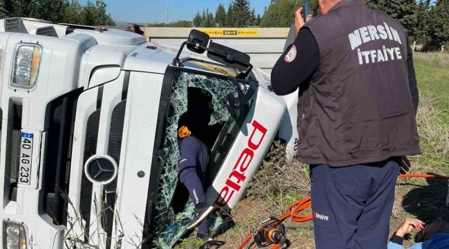 Tarsus'ta tır devrildi: 1 yaralı