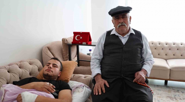 Yaralı askerin dedesi Mehmet Gürbak: "74 torunum var, 5 tanesi cephede"