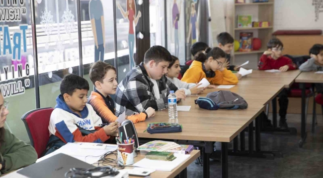 'Hello Mersin' kulübü ile çocuklar İngilizce öğrenmenin tadını çıkarıyor