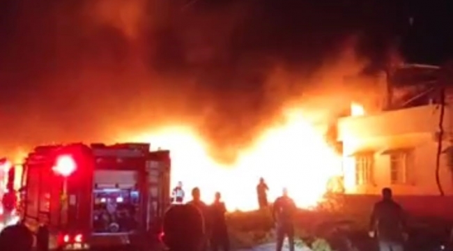 Adana'da hurda deposunda yangın