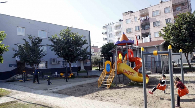 Akdeniz Belediyesi çocuk parklarını yeniliyor