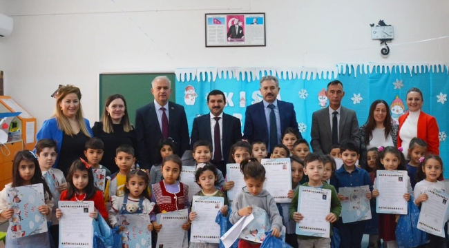 Belen Kaymakam Yılmaz, öğrencilerin karne sevincine ortak oldu