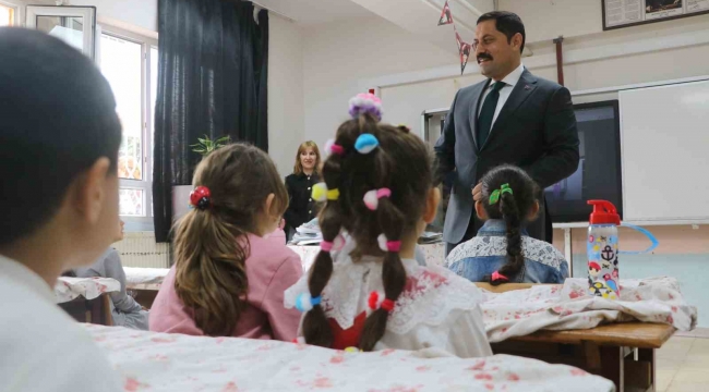 Depremin vurduğu Hatay'da 398 bin öğrenci karne heyecanı yaşadı