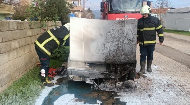 Hassa'da Tofaş otomobilde çıkan yangını itfaiye söndürdü