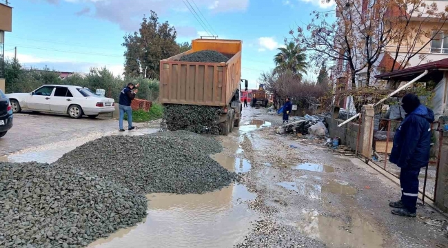 Hatay Büyükşehir Belediyesi ekipleri, yaşanan 125 su taşkını vakasına müdahale etti