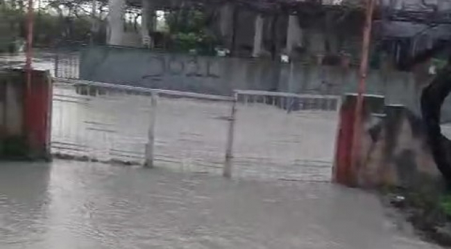 Hatay'da aşırı yağış sele neden oldu