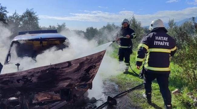 Hatay'da otomobilde yangın çıktı