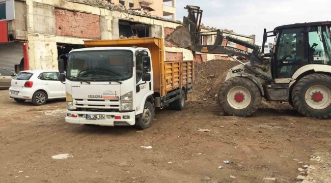 Kahramanmaraş'ta inşaat atıkları toplanıyor