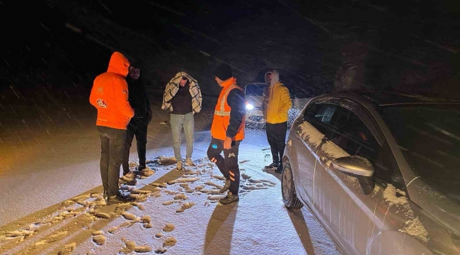 Mersin Büyükşehir ekiplerinin kar nöbeti sürüyor