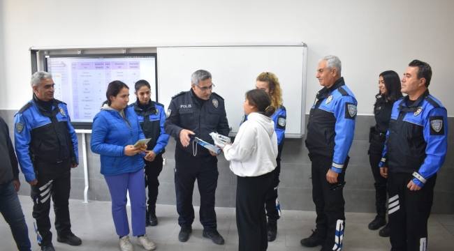 Mersin polisi öğrencilerle bir araya geldi