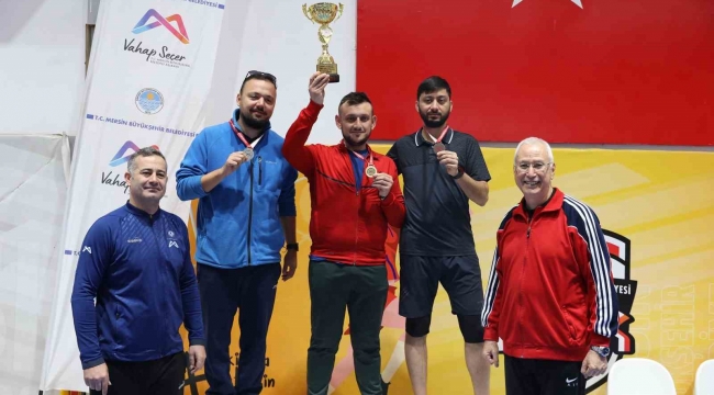 Mersin'de '3. Veteranlar Masa Tenisi Turnuvası' düzenlendi