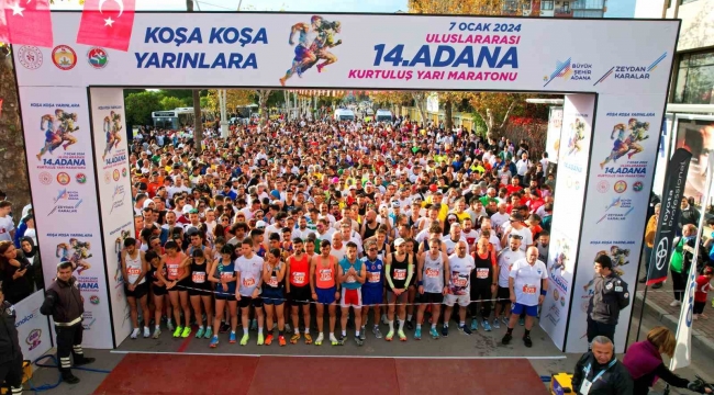 Tarihin içinde maraton koşusu renkli görüntülere sahne oldu