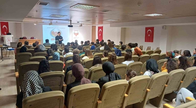 Terör polisi üniversite öğrencilerini teröre karşı uyardı