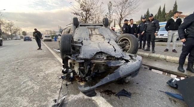 Yayaya çarpmamak için manevra yapan otomobil takla attı: 1 ölü, 2 yaralı