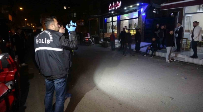 Adana'da kahvehaneye silahlı saldırı: 2 yaralı