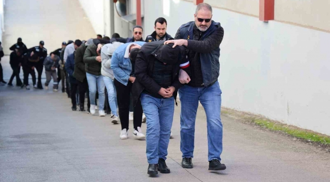 Adana'da "SİBERGÖZ-21" operasyonunda yakalanan 21 kişi tutuklandı
