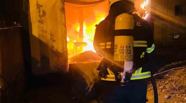 Antakya'da konteyner yangını çıktı