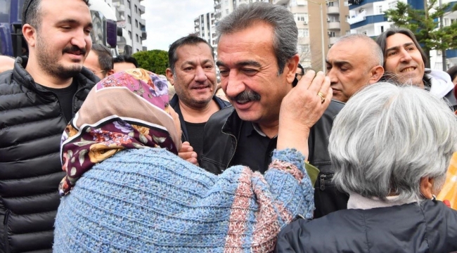 Belediye başkanı Sosyete Pazarında coşkuyla karşılandı