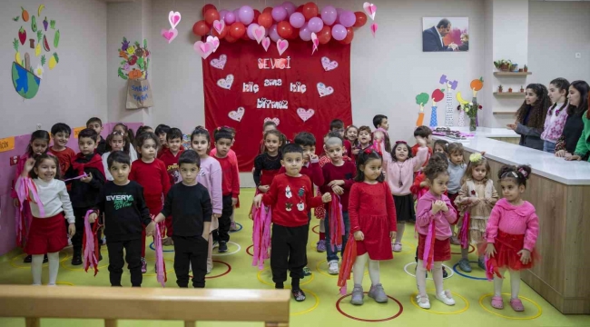 Halkkent Çocuk Gelişim Merkezinde eğitim gören çocuklar, 'Dünya Sevgi Günü'nü aileleriyle kutladı