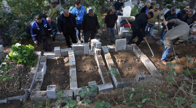 İskenderun'da katledilen anne ve iki çocuğu yan yana toprağa verildi