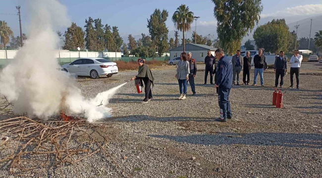 İskenderun'da konteyner kent sakinlerine yangın eğitimi verildi