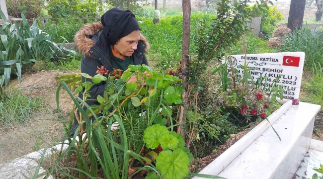 Kendisi için hazırladığı mezara depremde hayatını kaybeden kızını ve torununu defnetti