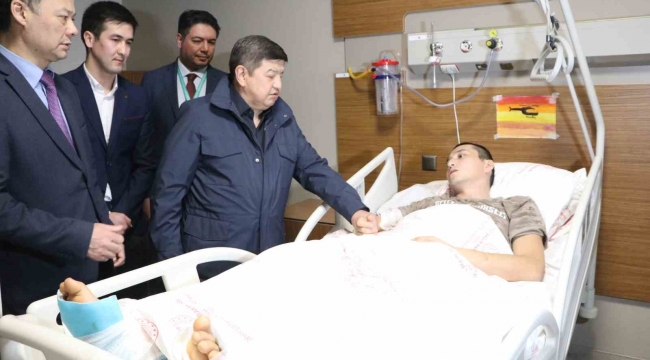 Kırgızistan Bakanlar Kurulu Başkanı Caparov'dan Türkiye hastanelerine övgü