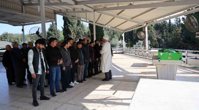 Marmara'da batan "Batuhan A" gemisinde ölen kadın mürettebat Adana'da toprağa verildi