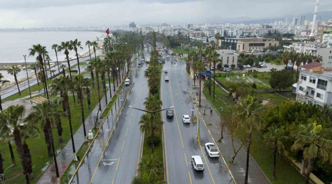 Mersin'de belediye ekipleri yağış dolayısıyla teyakkuzda