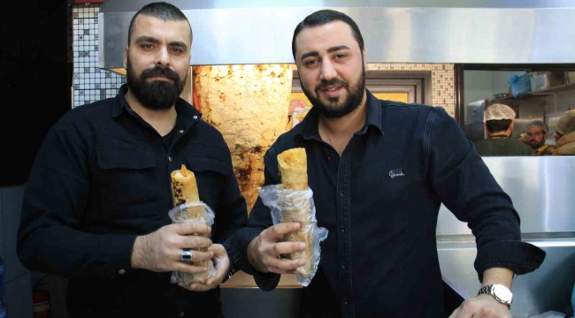 Mersin'de depremzedeler anısına 300 kilo döner ücretsiz dağıtıldı