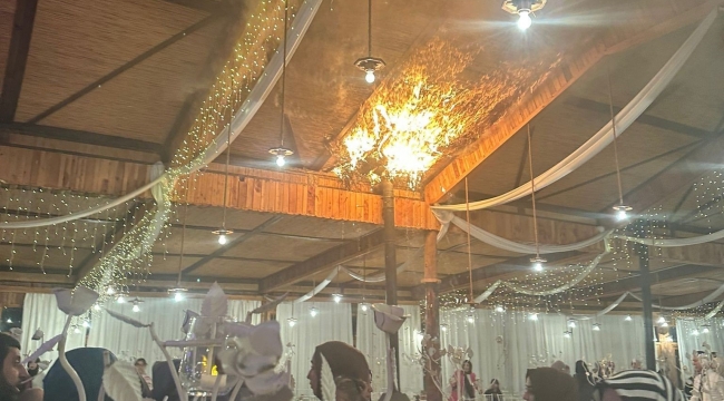 Mersin'de düğün töreninde salonda yangın çıktı