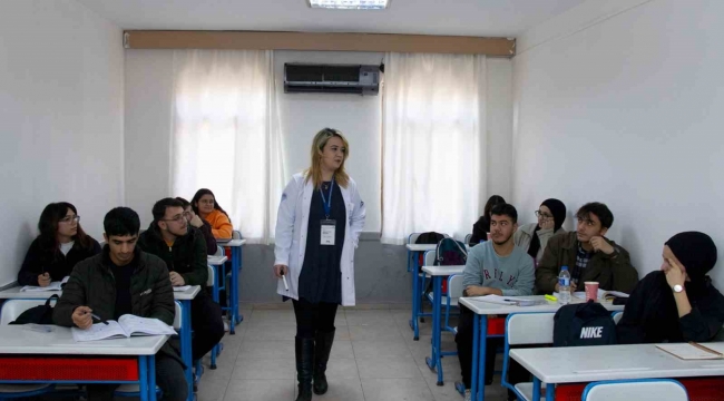 Mersin'de kurs öğrencilerinin YKS ücreti Büyükşehir Belediyesinden karşılanıyor