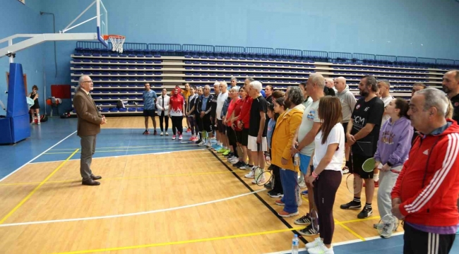 MEÜ, 'Cumhuriyetin 100. Yılı Veteranlar Badminton Turnuvası' düzenledi