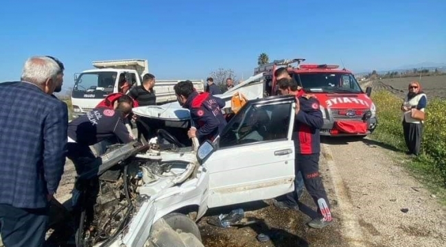 Osmaniye'de minibüs ile otomobil çarpıştı:2 yaralı