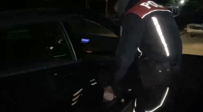 Osmaniye'de polisin durdurduğu otomobilden uyuşturucu madde çıktı