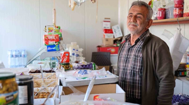 Osmaniye'deki konteynır kentteki esnaflar devletin verdiği imkanlarla hem barınma hem de ticaretlerini sürdürüyor